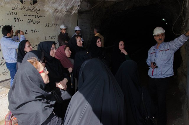 بانوان شاغل در ایمیدرو از معادن روی و طلا دیدن کردند