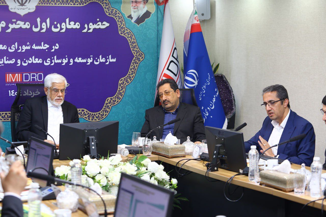 آقاجانلو خواسته های سه گانه صنایع معدنی از دولت را اعلام کرد/ "برطرف شدن شوک هزینه های برق و گاز"، "هدایت سود شرکت ها به سمت توسعه" و "مشارکت صندوق توسعه ملی در انتقال آب از دریای عمان"