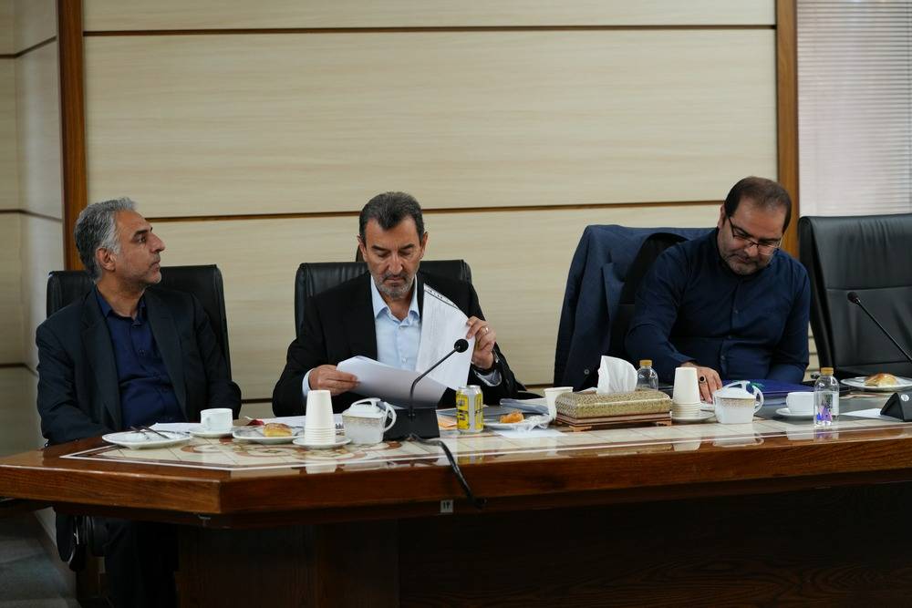انتقاد ايميدرو از برق گران و الزام به ساخت نيروگاه صنايع